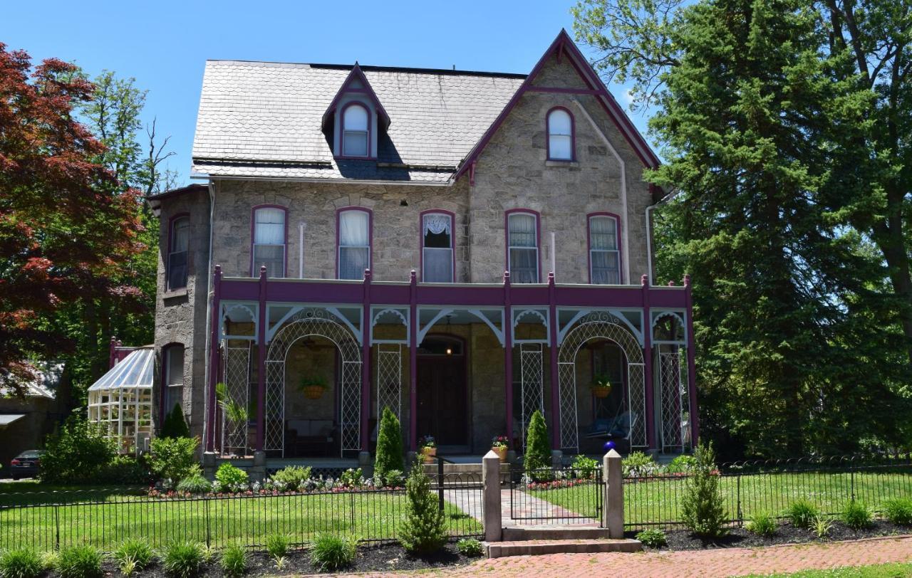Bed & Breakfast Gifford-risley House Media