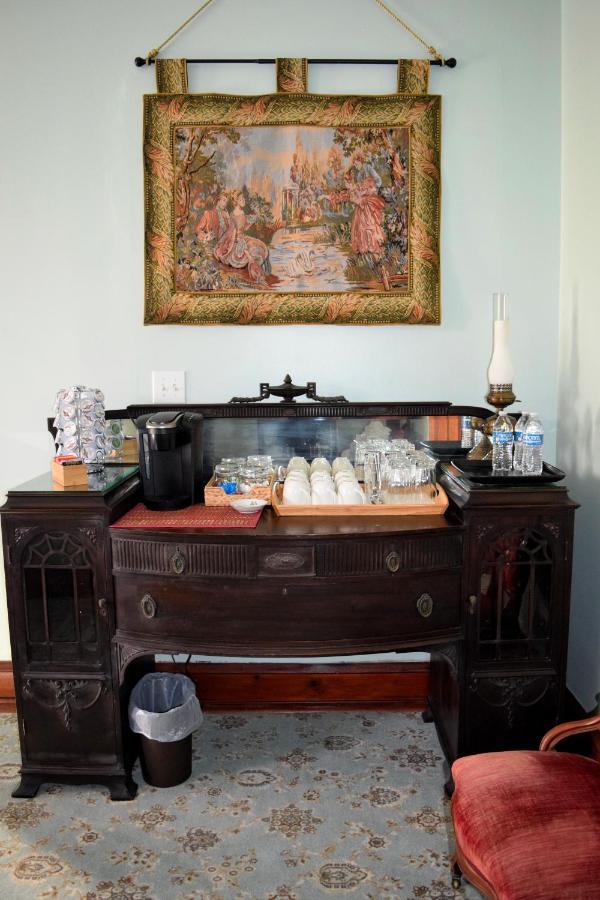 Gifford-risley House Bed & Breakfast