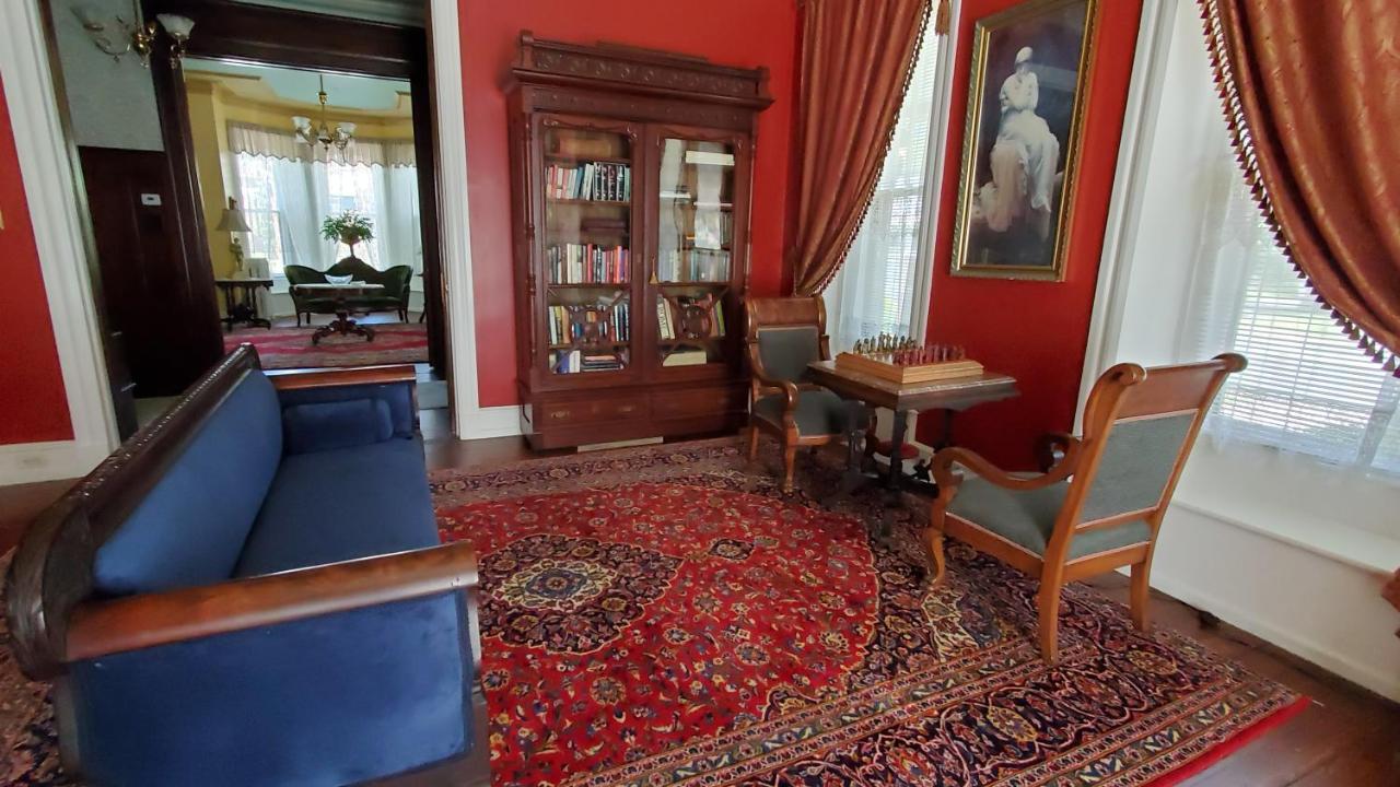 Gifford-risley House Bed & Breakfast *