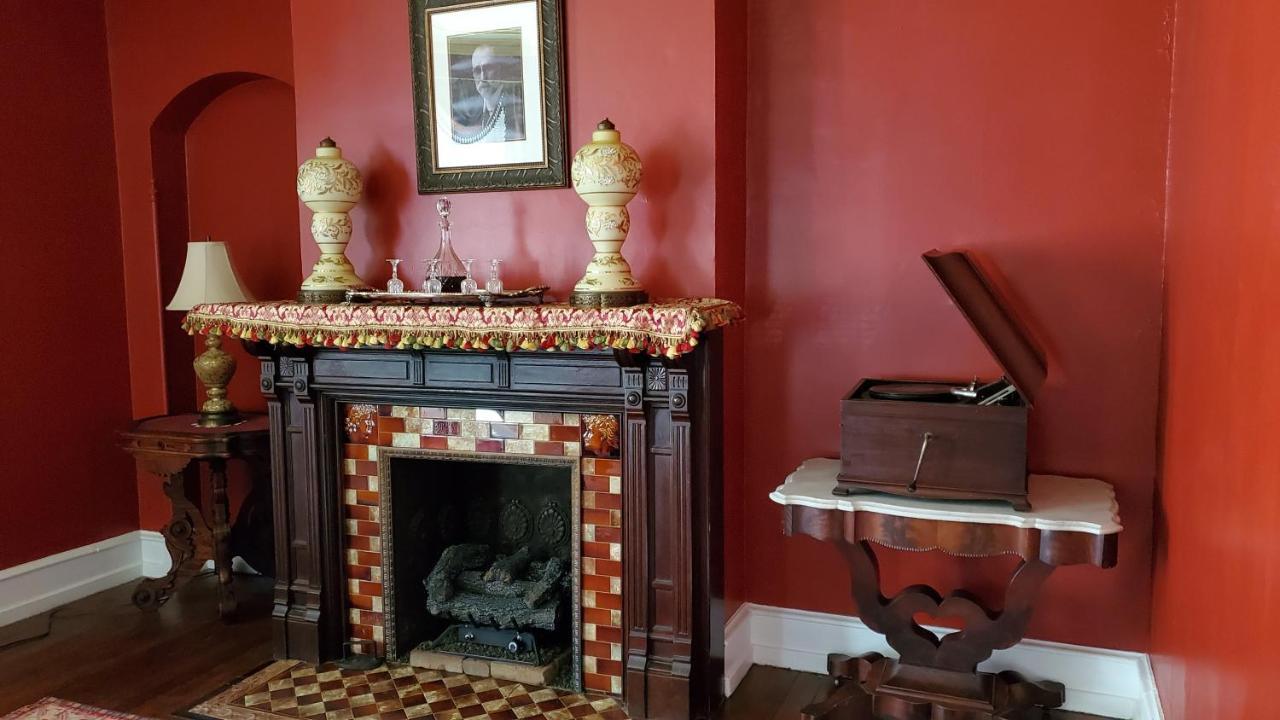 Gifford-risley House Bed & Breakfast