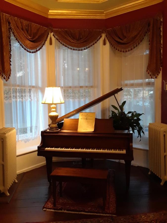 Gifford-risley House Bed & Breakfast *
