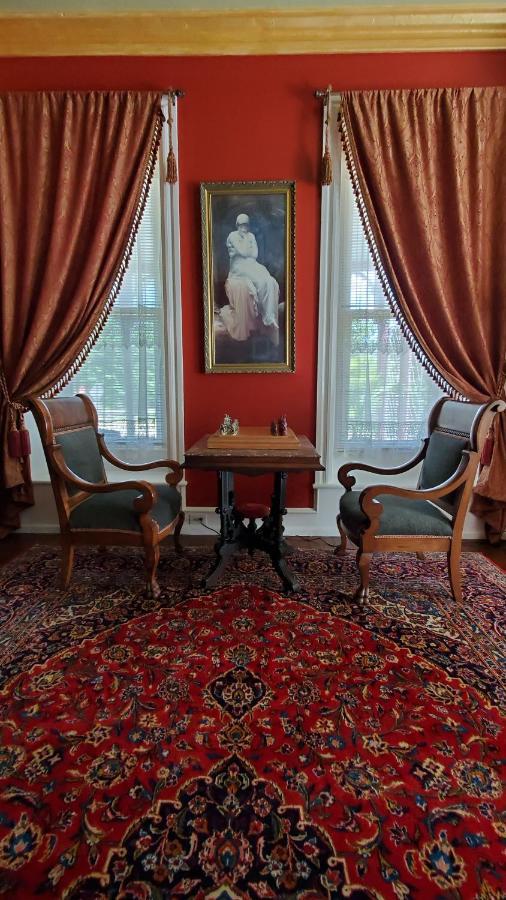 Gifford-risley House Bed & Breakfast