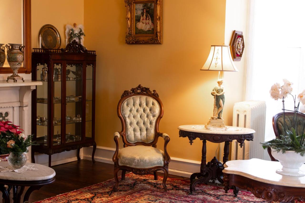 Gifford-risley House Bed & Breakfast *
