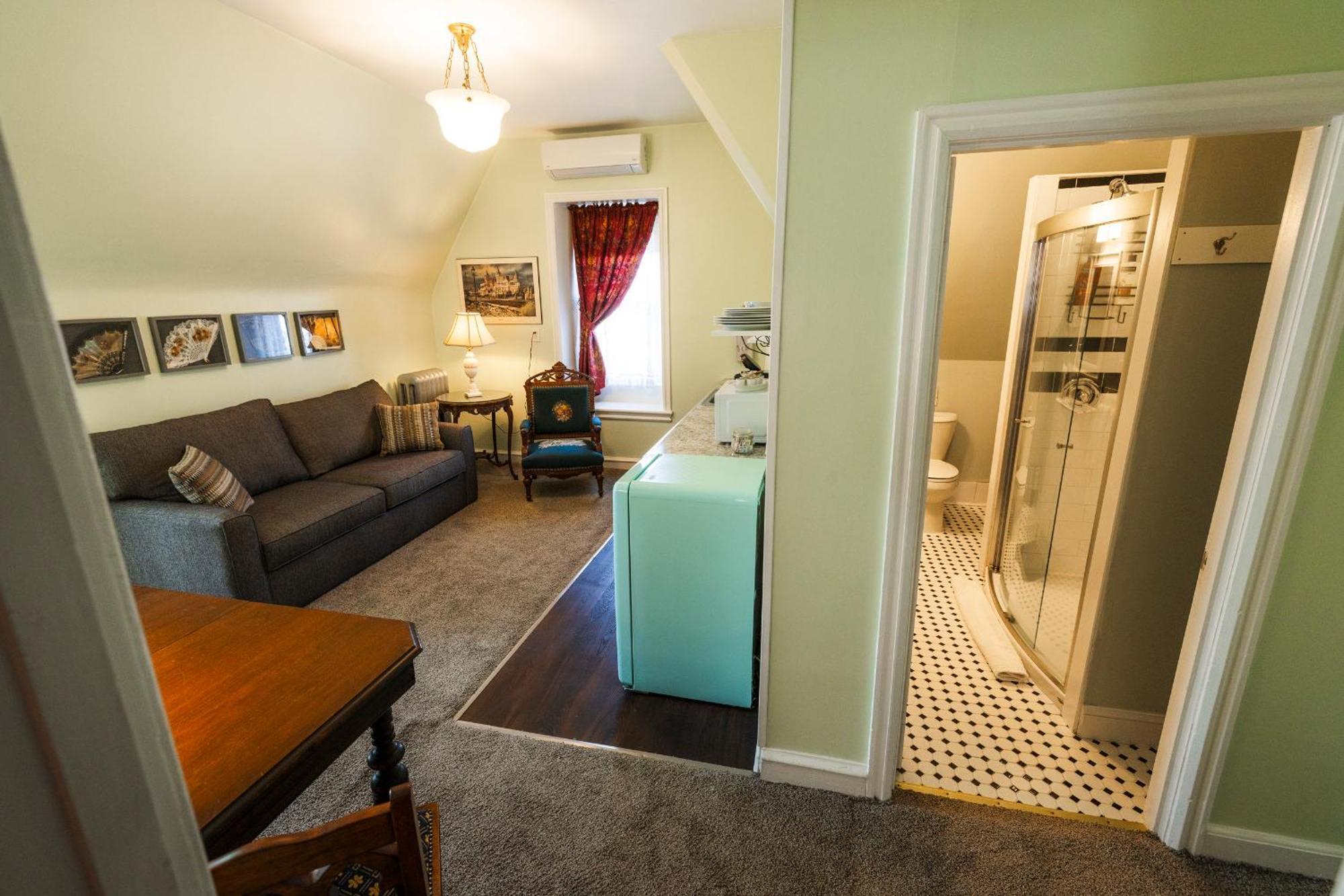 Gifford-risley House Bed & Breakfast