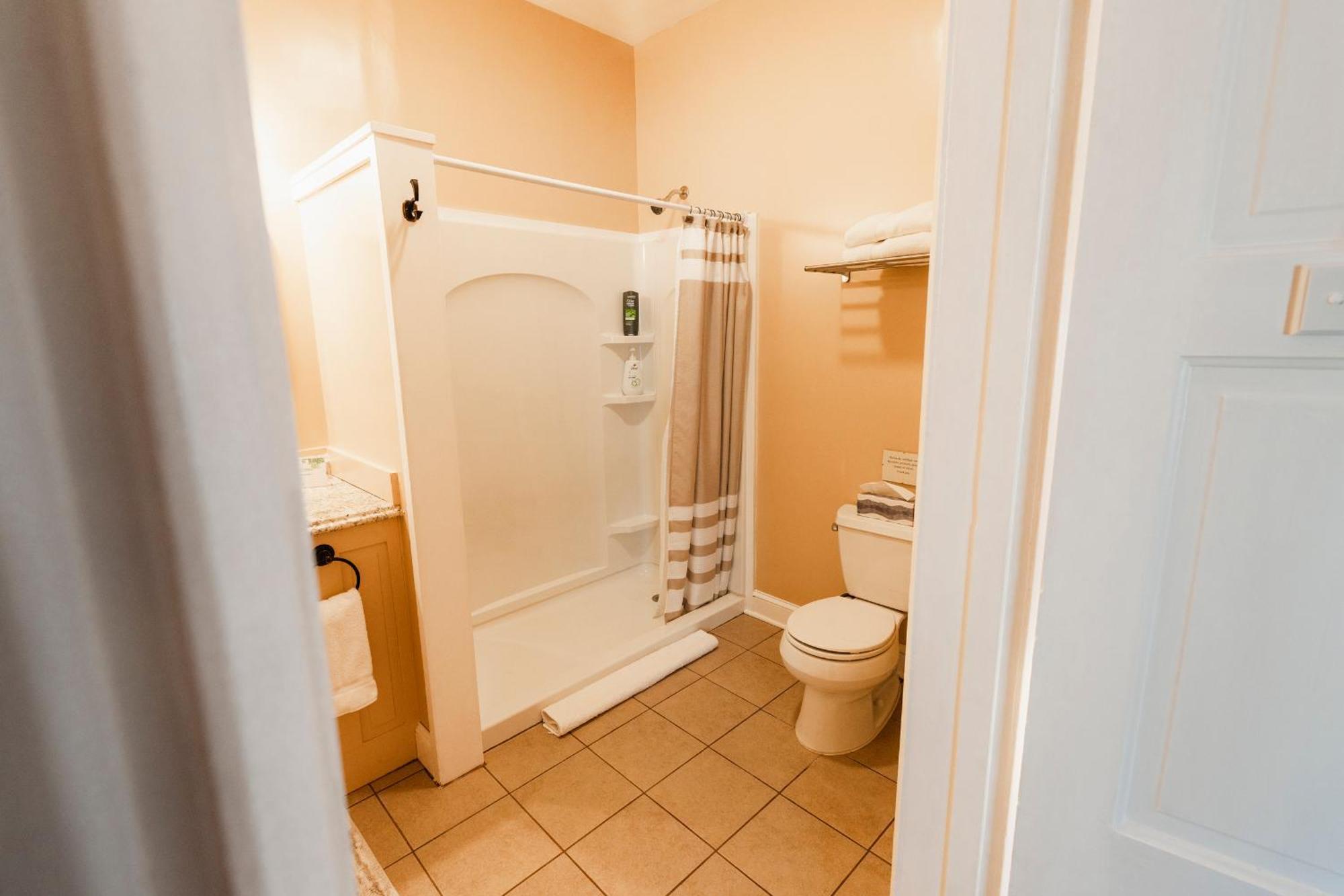 Gifford-risley House Bed & Breakfast Media