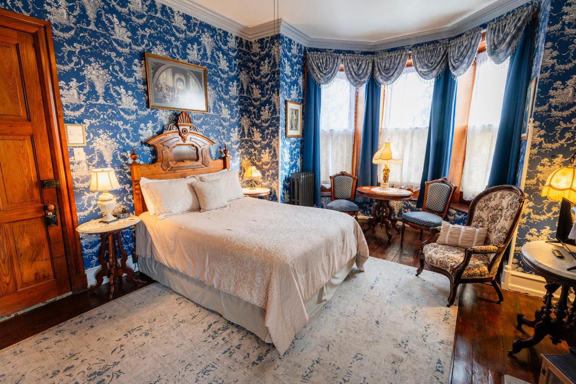 Gifford-risley House Bed & Breakfast