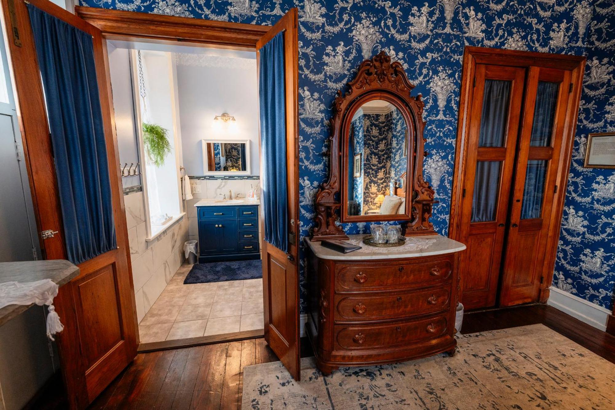 Bed and breakfast Gifford-risley House Media