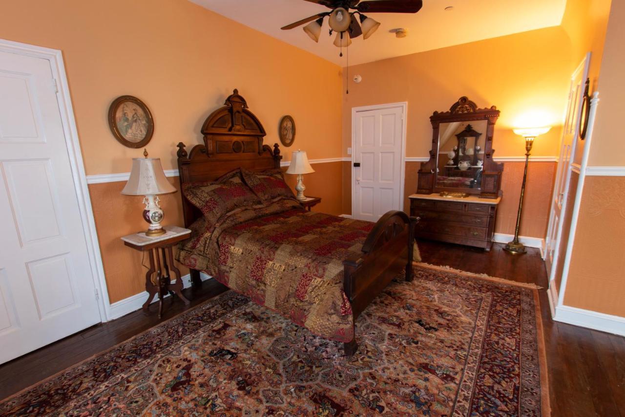 Gifford-risley House Bed and breakfast